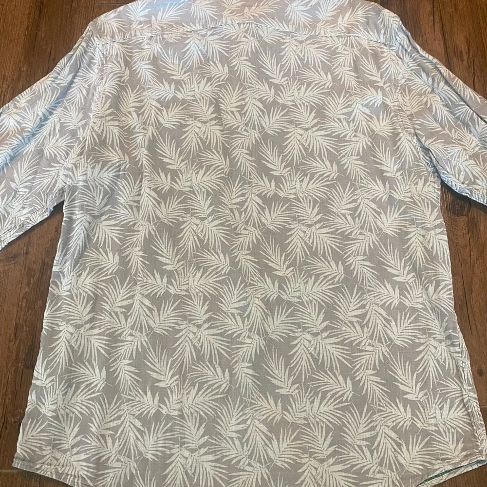 Banana Republic Men's Palm Print Shirt - Light Gray